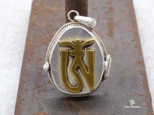 PA359 Pendentif Argent Massif Ghau Om