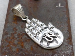 PA226 Pendentif Argent Massif Main de Bouddha Om Tibétain