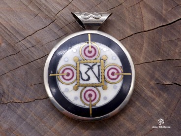 PD82 Pendentif Yeux de Bouddha Om Noeud Sans Fin