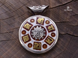 PD25 Pendentif Mantra Noeud Sans Fin Dorje Vajra