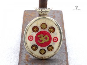 PD88 Pendentif Yeux de Bouddha Om Yin Yang