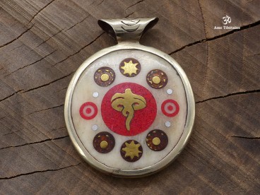 PD89 Pendentif Yeux de Bouddha Yin Yang
