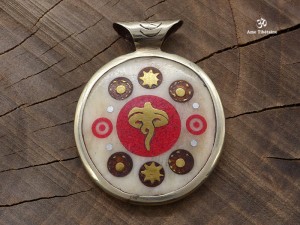 PD89 Pendentif Yeux de Bouddha Yin Yang
