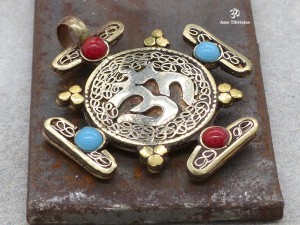 PD02 Pendentif Om Tibétain Sanskrit Mandala 