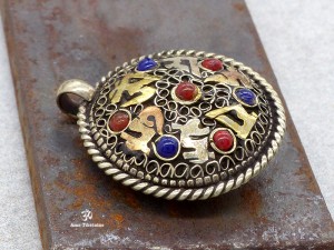 PD74 Pendentif Tibétain Mantra