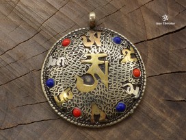 PD69 Pendentif Tibétain Om Mantra 