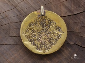 PD69 Pendentif Tibétain Om Mantra 