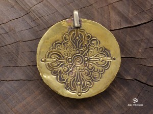PD69 Pendentif Tibétain Om Mantra 