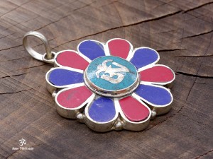 PD79 Pendentif Tibétain Om