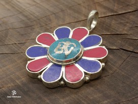 PD79 Pendentif Tibétain Om