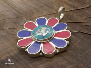 PD79 Pendentif Tibétain Om