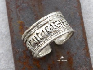 BD63 Bague Mantra Tibétain Om Mani Padme Hum