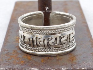 BD63 Bague Mantra Tibétain Om Mani Padme Hum
