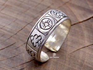 BD64 Bague Tibétaine Signes Auspicieux