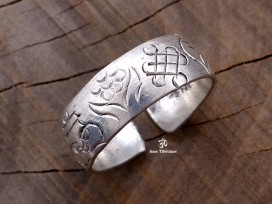 BD93 Bague Tibétaine Signes Auspicieux