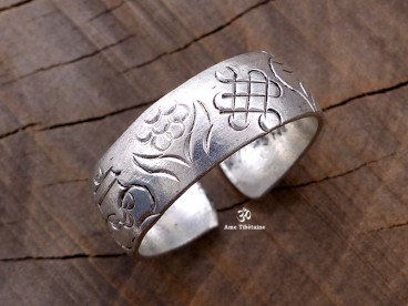 BD93 Bague Tibétaine Signes Auspicieux