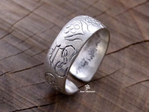 BD93 Bague Tibétaine Signes Auspicieux
