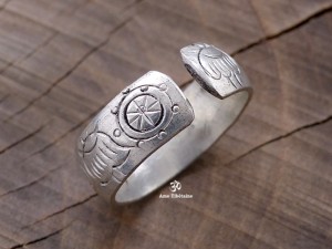 BD93 Bague Tibétaine Signes Auspicieux