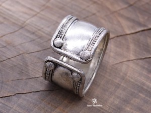 BD49 Bague Tibétaine