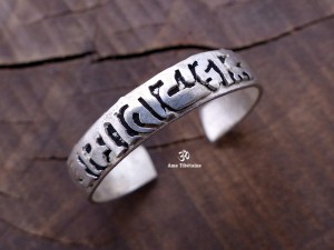 BD82 Bague Mantra Tibétain Om Mani Padme Hum
