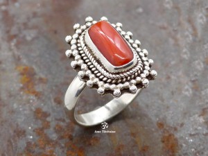 BA300 Bague Tibétaine Argent Massif Corail. Taille 50