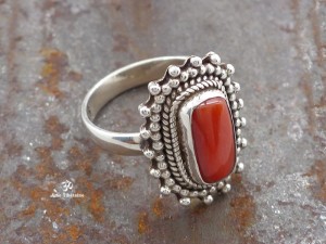 BA300 Bague Tibétaine Argent Massif Corail. Taille 50