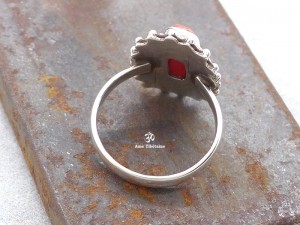 BA300 Bague Tibétaine Argent Massif Corail. Taille 50