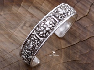 BRA31. Bracelet Tibétain Argent Massif Signes Auspicieux 