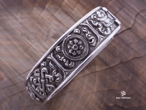 BRA31. Bracelet Tibétain Argent Massif Signes Auspicieux 