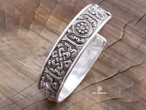 BRA31. Bracelet Tibétain Argent Massif Signes Auspicieux 
