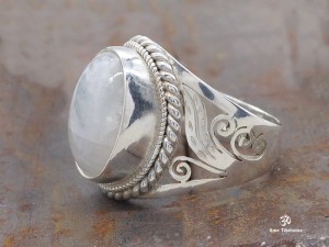 BA50 Bague Tibétaine Argent Massif Pierre de Lune