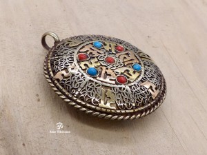 PD07 Pendentif Tibétain Om Mantra 