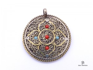 PD87 Pendentif Tibétain Om Mantra 
