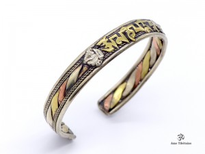 BRD339 Bracelet Tibétain Métal Argenté Cuivre Laiton Mantra