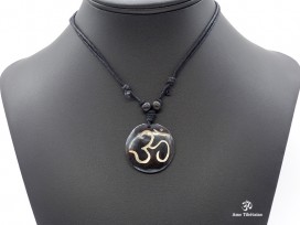 CD01 Collier Tibétain Om 