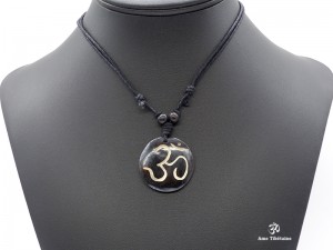 CD01 Collier Tibétain Om 