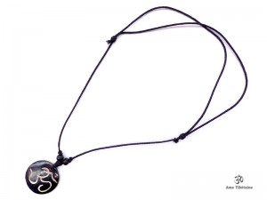 CD01 Collier Tibétain Om 