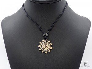 CD15 Collier Tibétain Om
