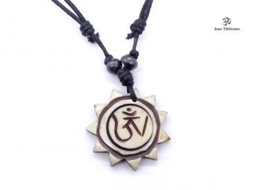 CD15 Collier Tibétain Om