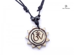 CD15 Collier Tibétain Om