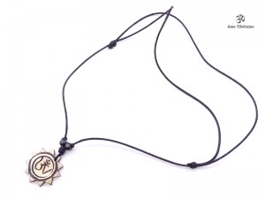 CD15 Collier Tibétain Om