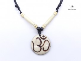 CD32 Collier Tibétain Om