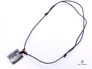 CD38 Collier Tibétain Om