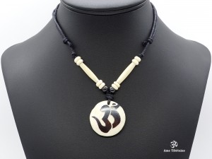 CD41 Collier Tibétain Om