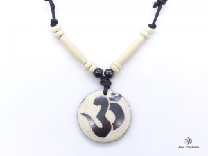 CD41 Collier Tibétain Om