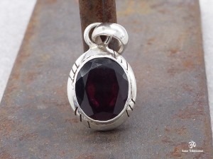 PA264 Pendentif Tibétain Argent Massif Grenat