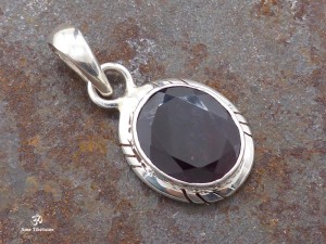 PA264 Pendentif Tibétain Argent Massif Grenat