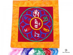BB28 Bannière Tibétaine Mantra Om Mani Padme Hum